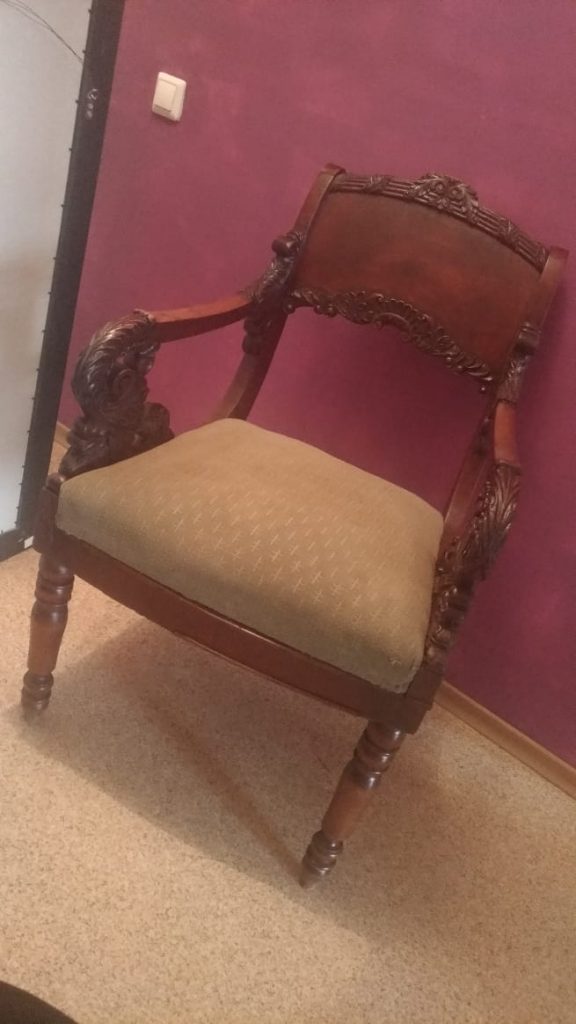 Реставрация и ремонт старинного кресла в реставрационной мастерской RESTORER.EXPERT