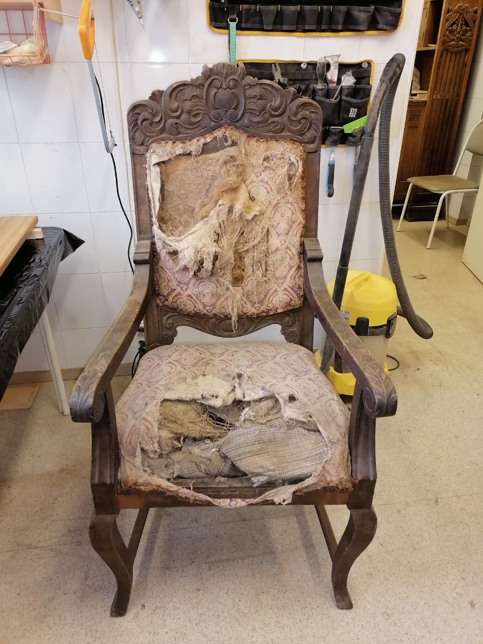 Реставрация и перетяжка старинных кресел