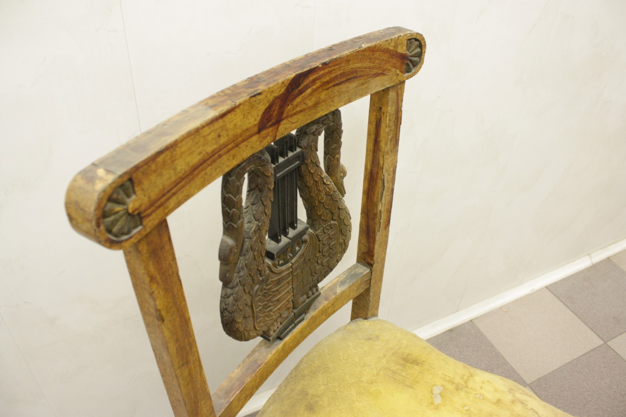 Реставрация антиквартного стула Лебеди