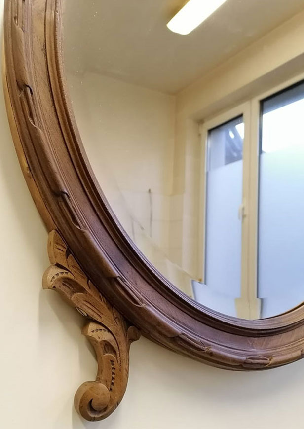 Отреставрированная рама для зеркала