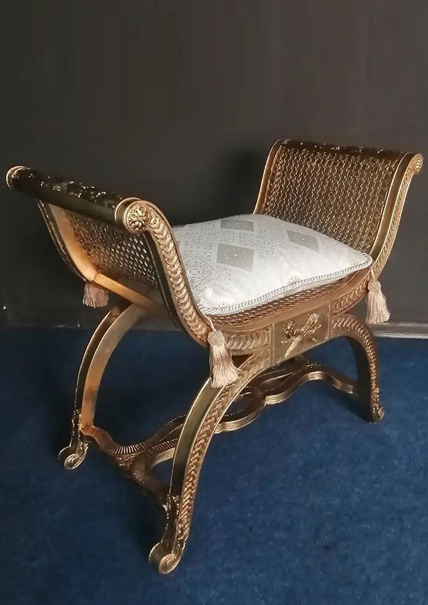 Реставрация антикварной скамейки, полное золочение поталью