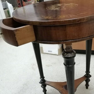 Реставрация старинного деревянного круглого столика