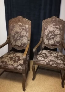 Реставрация, перетяжка антикварного кресла