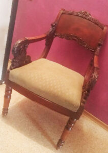 Реставрация и перетяжка антикварного кресла