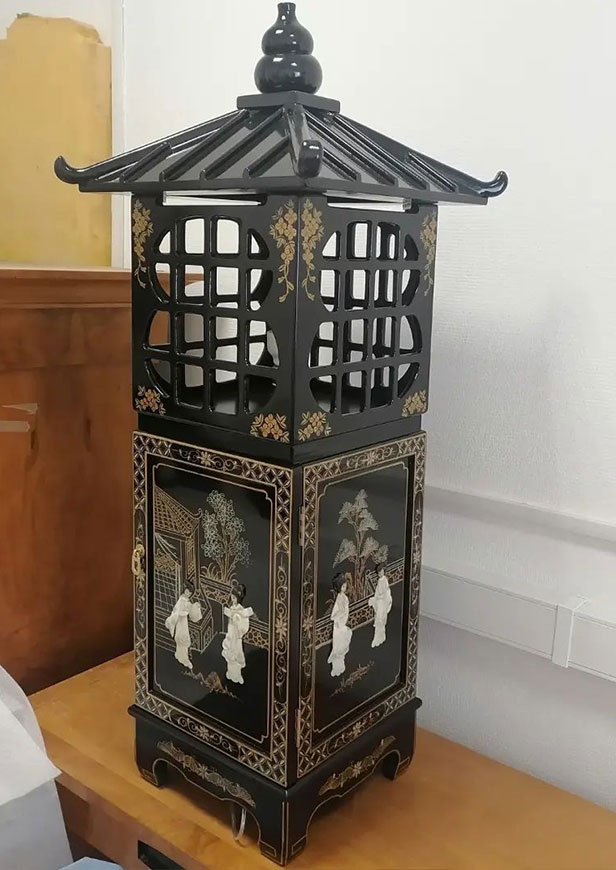 Отреставрированная китайская деревянная лампа с элементами натурального перламутра