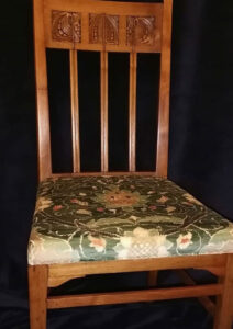 Реставрация и перетяжка комплектов антикварных стульев