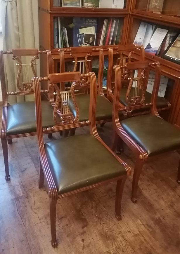 Реставрация и перетяжка старинных стульев